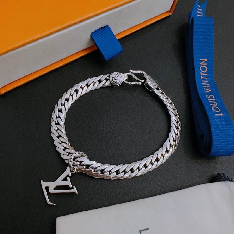 LV Bracelet 11yxx20